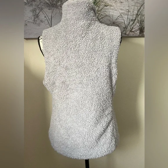 Patagonia women’s grey full zip vest, size large - Picture 3 of 8